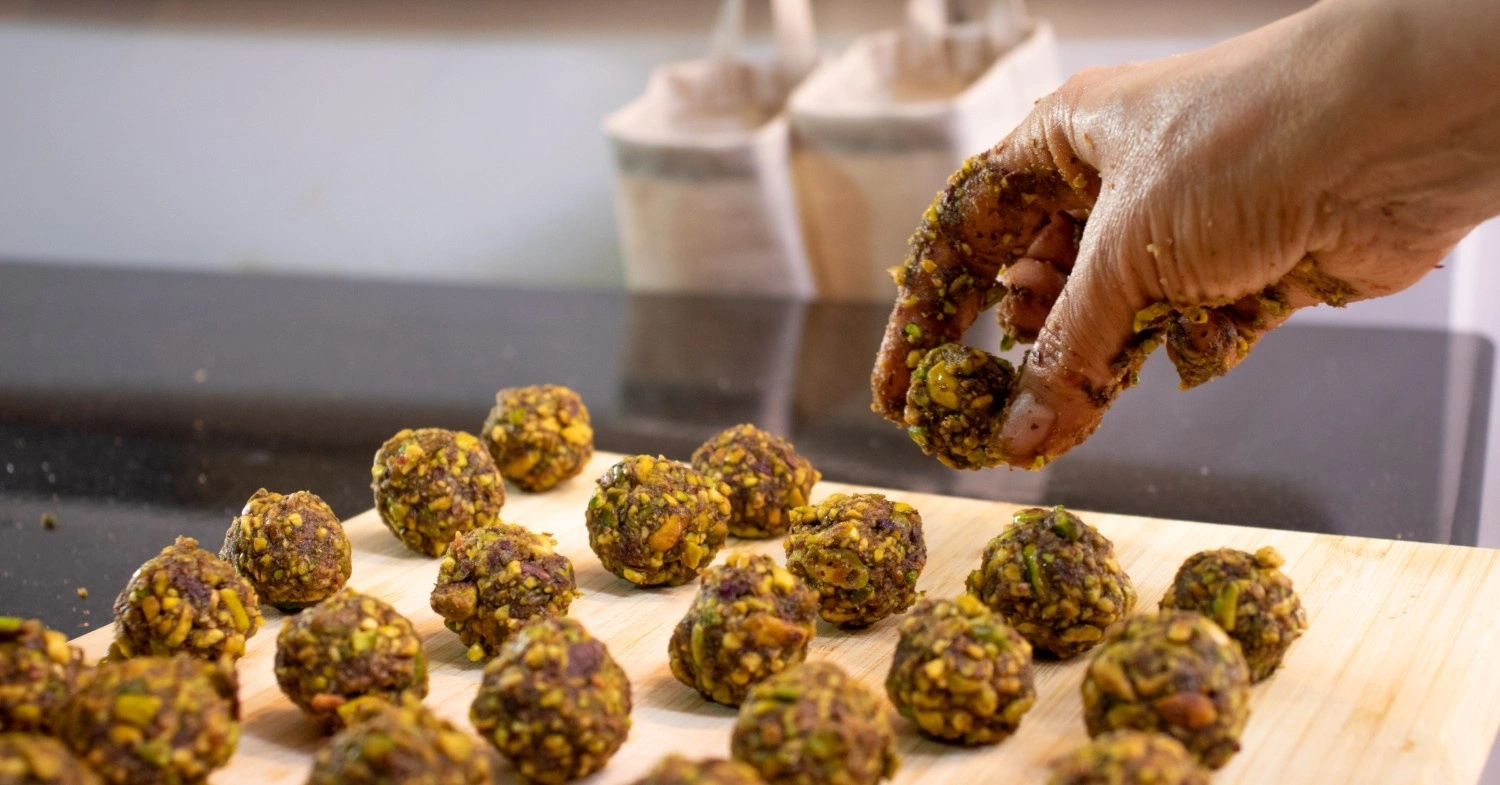 Types of the Best Fillings for Encrusted Protein Balls